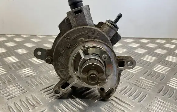 Ford Kuga II Vacuum pump DS7G2A451CA
