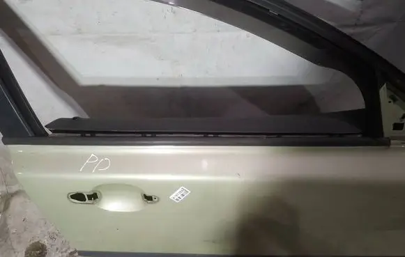 Volvo V50 Front door glass trim molding 