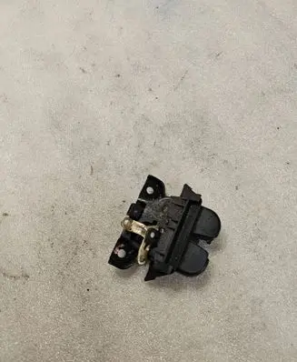 Audi A4 S4 B5 8D Tailgate/trunk/boot lock/catch/latch 8d9827520a