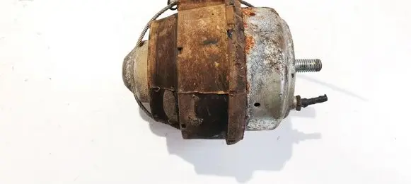 Volvo S60 Engine mount bracket