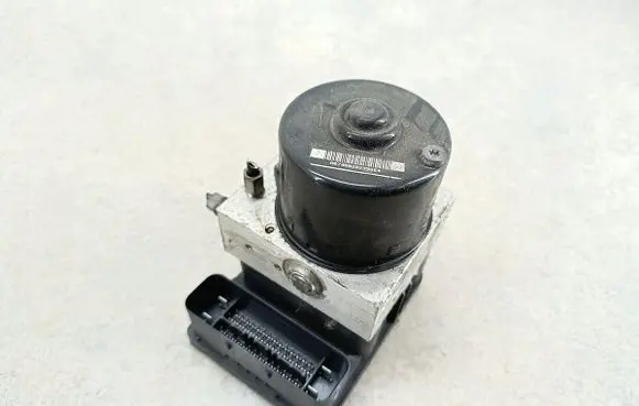 Mazda 3 I ABS Pump 