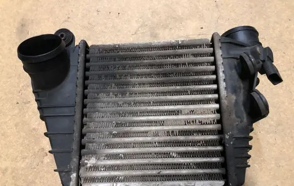 Skoda Octavia Mk1 (1U) Intercooler air channel guide 1J0145803