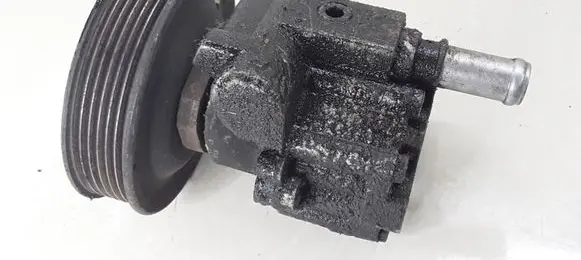 Volkswagen Golf III Power steering pump 91125