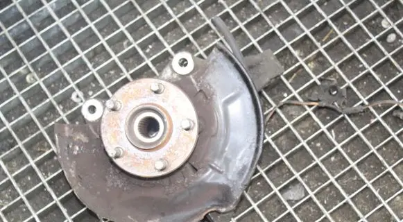 Toyota Prius (XW30) Front wheel hub