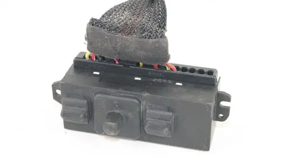 Chrysler Sebring (FJ - JX) Seat memory switch 4671232