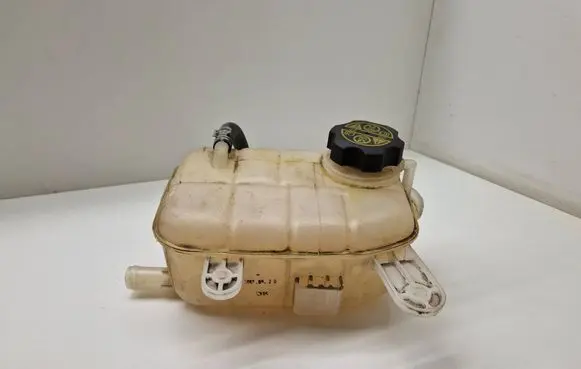 Coolant expansion tank/reservoir