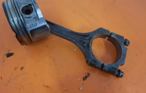 Volkswagen Golf IV Piston 1295