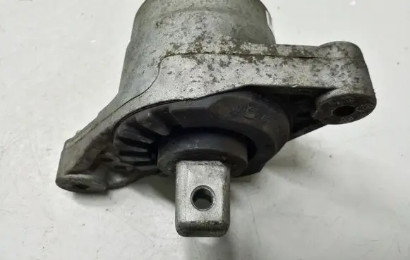 Maserati Ghibli Engine mount bracket 06700048700