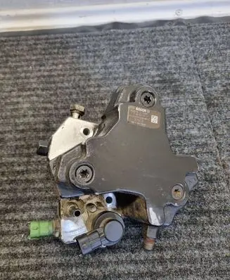 Volvo V50 Fuel injection high pressure pump 30756125 0445010111 21431