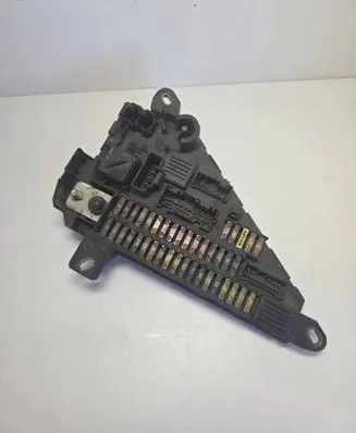 BMW 5 E39 Fuse module 6906618