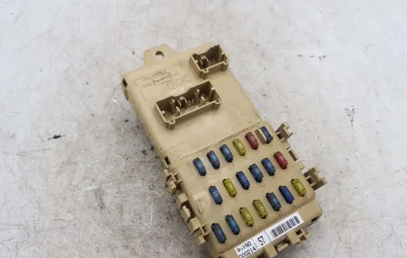 Subaru Impreza II Fuse module 000214