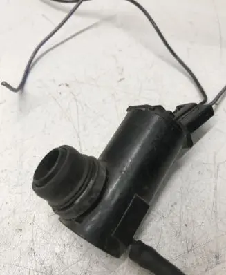 Mazda 6 Windscreen/windshield washer pump 860310