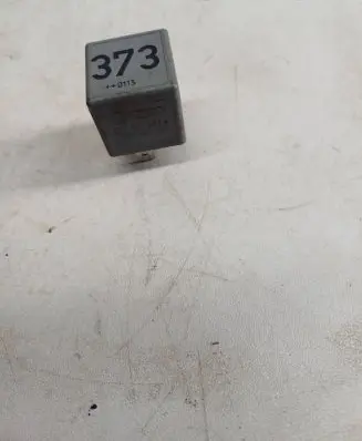 Volkswagen PASSAT B5.5 Other relay 8D0951253A 373