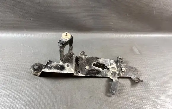 Toyota Proace Bracket in trunk/boot 9806598980 KA124229000105