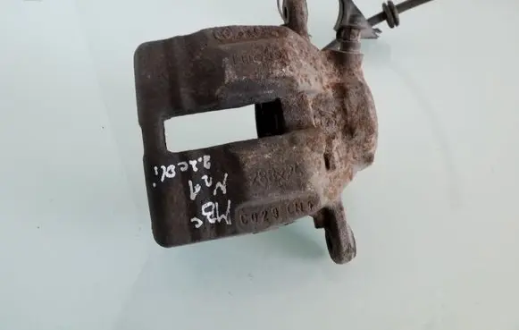 Mercedes-Benz C W203 Front brake caliper 28825