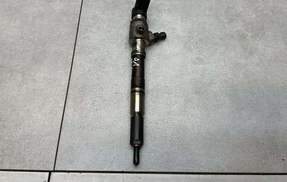 Audi A1 Fuel injector 03L130277B