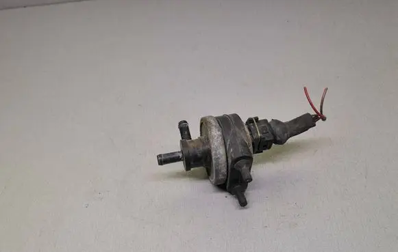 Audi 80 90 S2 B4 Fuel pressure regulator 034133459B