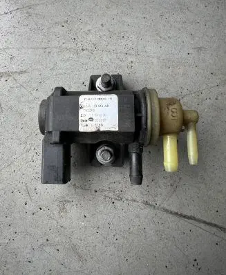 Volkswagen Caddy Turbo solenoid valve 04L131051AH 102017 15092014