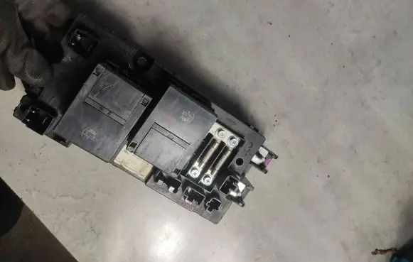 Lexus GS 300 350 430 450H Relay mounting block G92Z128010 61210034