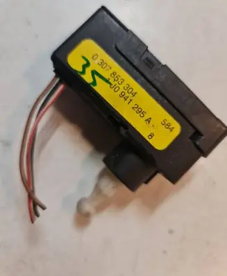 Volkswagen Touran II Headlight level adjustment motor 1J0941295A 0307853304