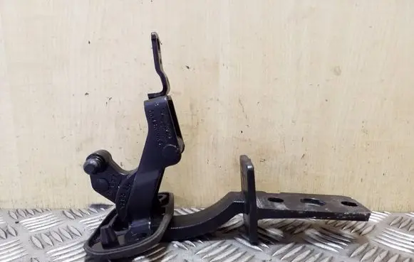Volvo V70 Tailgate/trunk/boot hinge 31218425