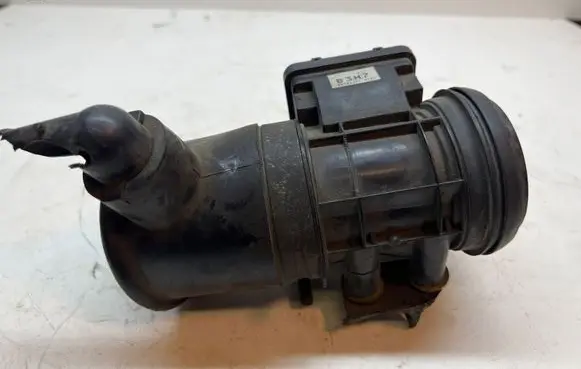 Mazda 323 Mass air flow meter e5t51171