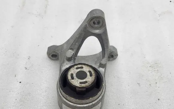 Tesla Model S Engine mounting bracket X05489 32046993