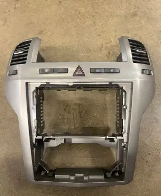 Radio/GPS head unit trim