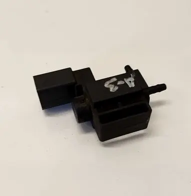 Volkswagen Golf V Turbo solenoid valve 72288000 037906283C