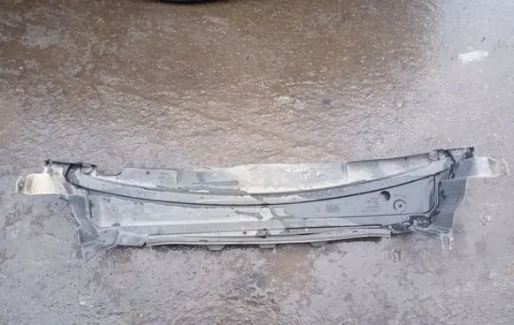 Volvo S60 Front bumper skid plate/under tray 09484067