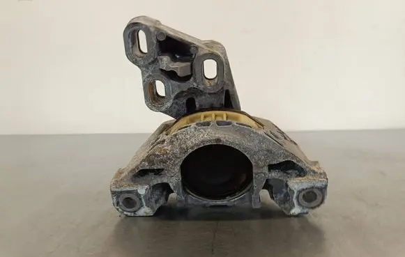 Mercedes-Benz B W246 W242 Engine mount bracket