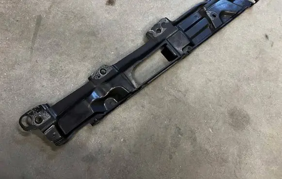 Land Rover Discovery 5 Fender mounting bracket HY3216151AB