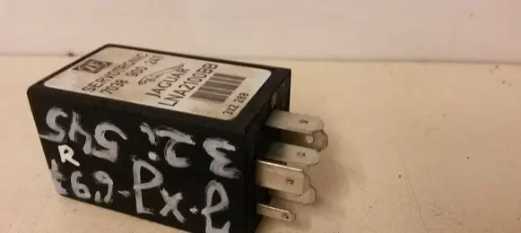 Jaguar XJ X300 Steering rack control module LNA2100BB 7038900241