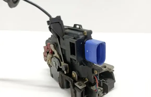Audi A8 S8 D3 4E Front door lock 4E1837015