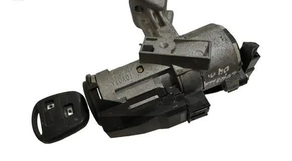 Toyota Corolla E120 E130 Ignition lock 45020024