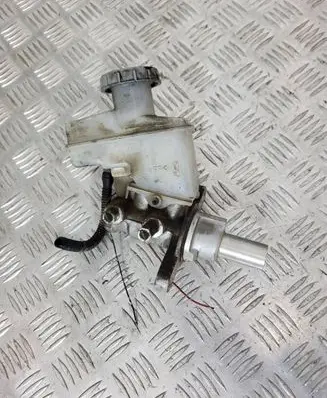Suzuki Grand Vitara II Master brake cylinder