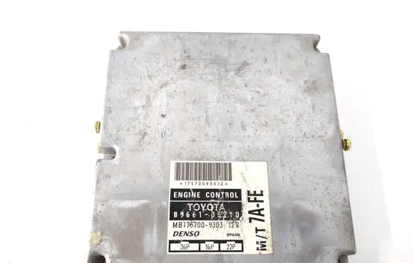 Toyota Avensis T220 Engine control unit/module 89661-05210