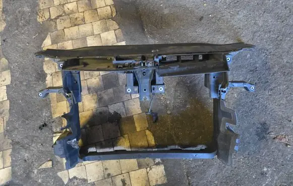 Volkswagen PASSAT B7 Radiator support slam panel bracket 