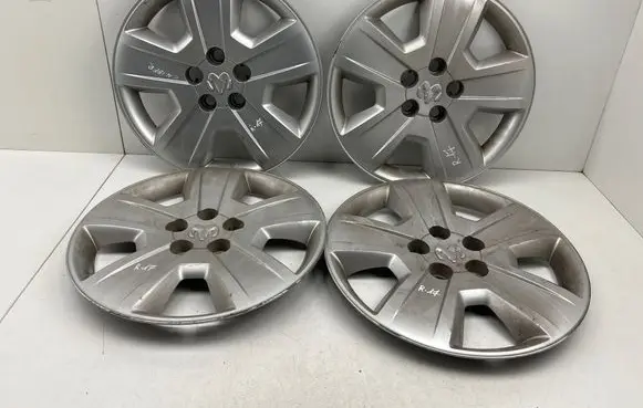 Dodge Caliber R17 wheel hub/cap/trim TTN04301
