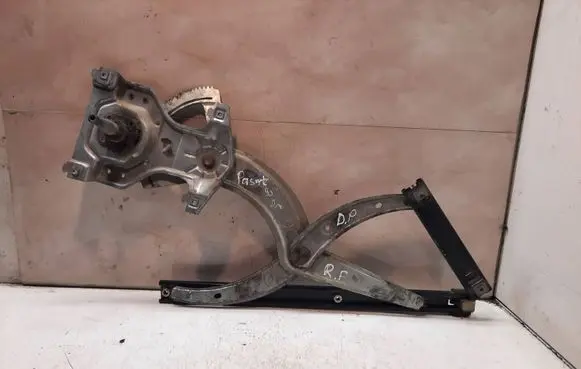 Volkswagen PASSAT B4 Front door manual window regulator 3A0837402B