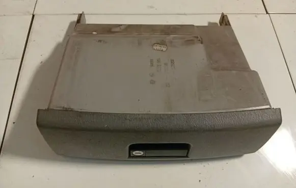 Chrysler Voyager Glove box 302628