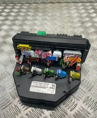 Mercedes-Benz C W204 Fuse module A2049000800