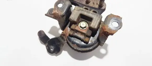 Toyota Avensis T250 Engine mount bracket
