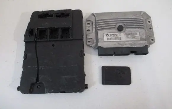 Renault Scenic II - Grand scenic II Engine ECU kit and lock set 8200387138