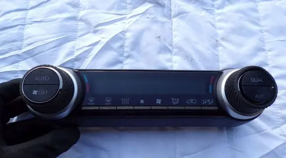 Toyota RAV 4 (XA50) Climate control unit