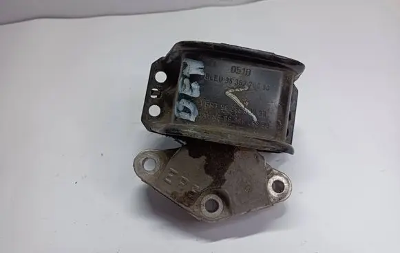Peugeot 308 Engine mount bracket 9636270080 9635845880 9636533980