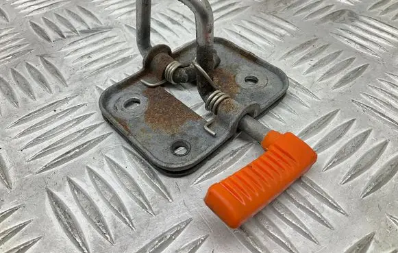 Seat Leon (5F) Engine bonnet/hood lock/latch loop/hook 5F0823186