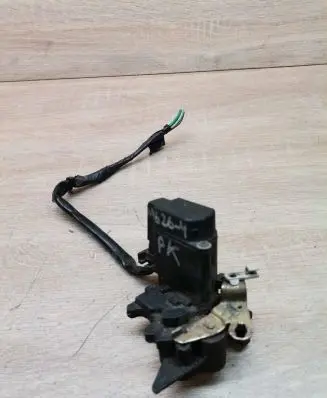 Mazda 626 Front door lock 1528007081