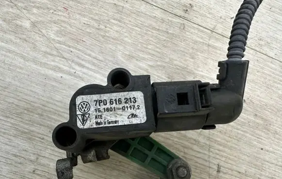 Porsche Cayenne (92A) Air suspension front height level sensor 7P0616213 95834107500
