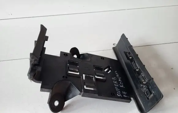 Skoda Superb B8 (3V) Engine control unit holder 5Q0906507F